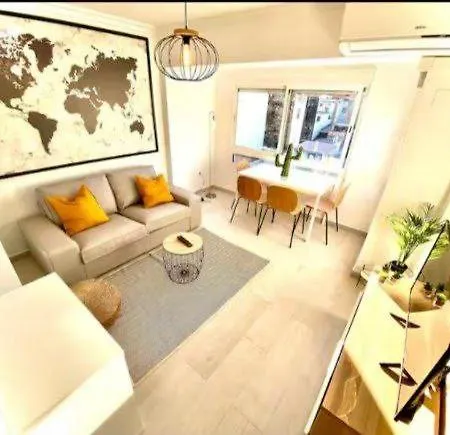 With Keys In Aparment In * Καστεγιόν δε λα Πλάνα